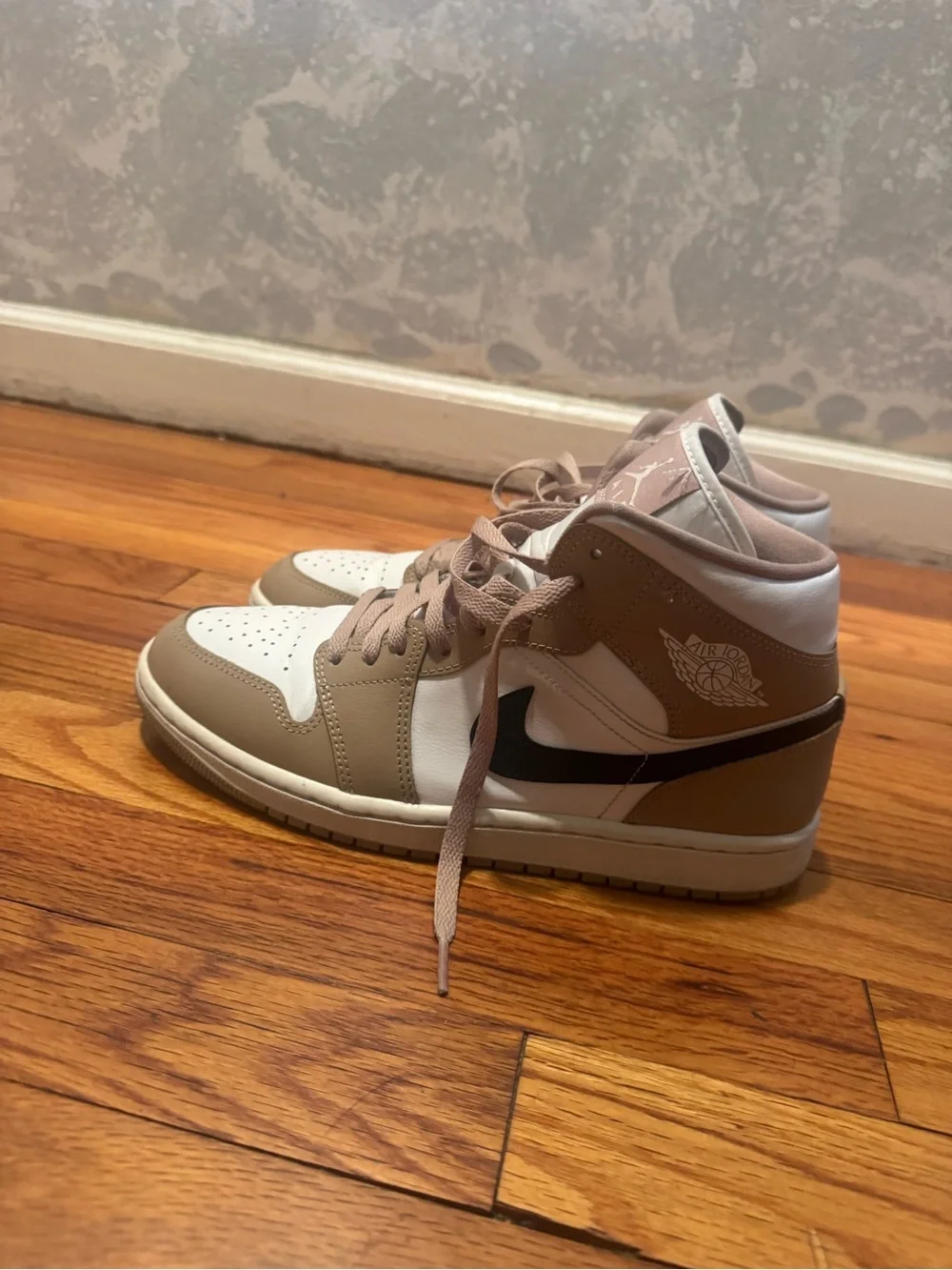 AIR JORDAN 1s (SIZE 8.5 MENS)